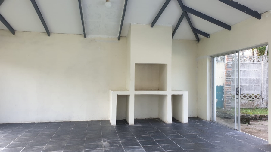 To Let 4 Bedroom Property for Rent in Beacon Bay Eastern Cape